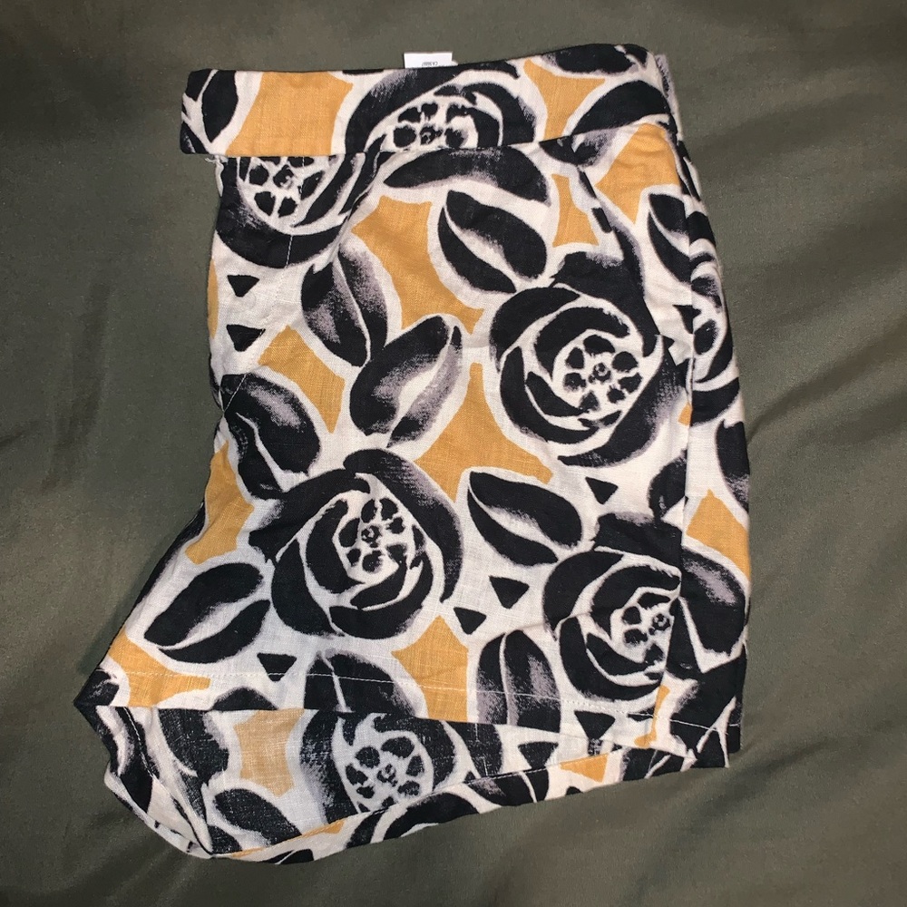 Lucky Brand size 2 linen shorts with black and yellow floral print